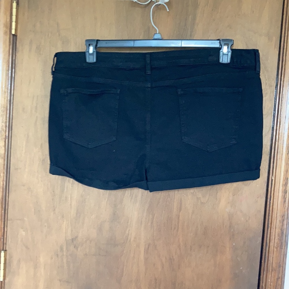 So cuffed black jean shortie short with stretch size 22 jr plus / 40W - Picture 7 of 13